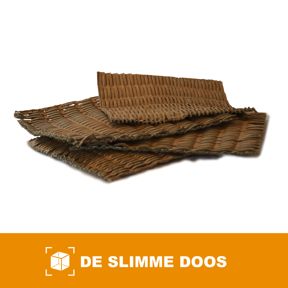 Opvulkarton geperforeerd: stapel vellen bruin opvulkarton met ribbelstructuur